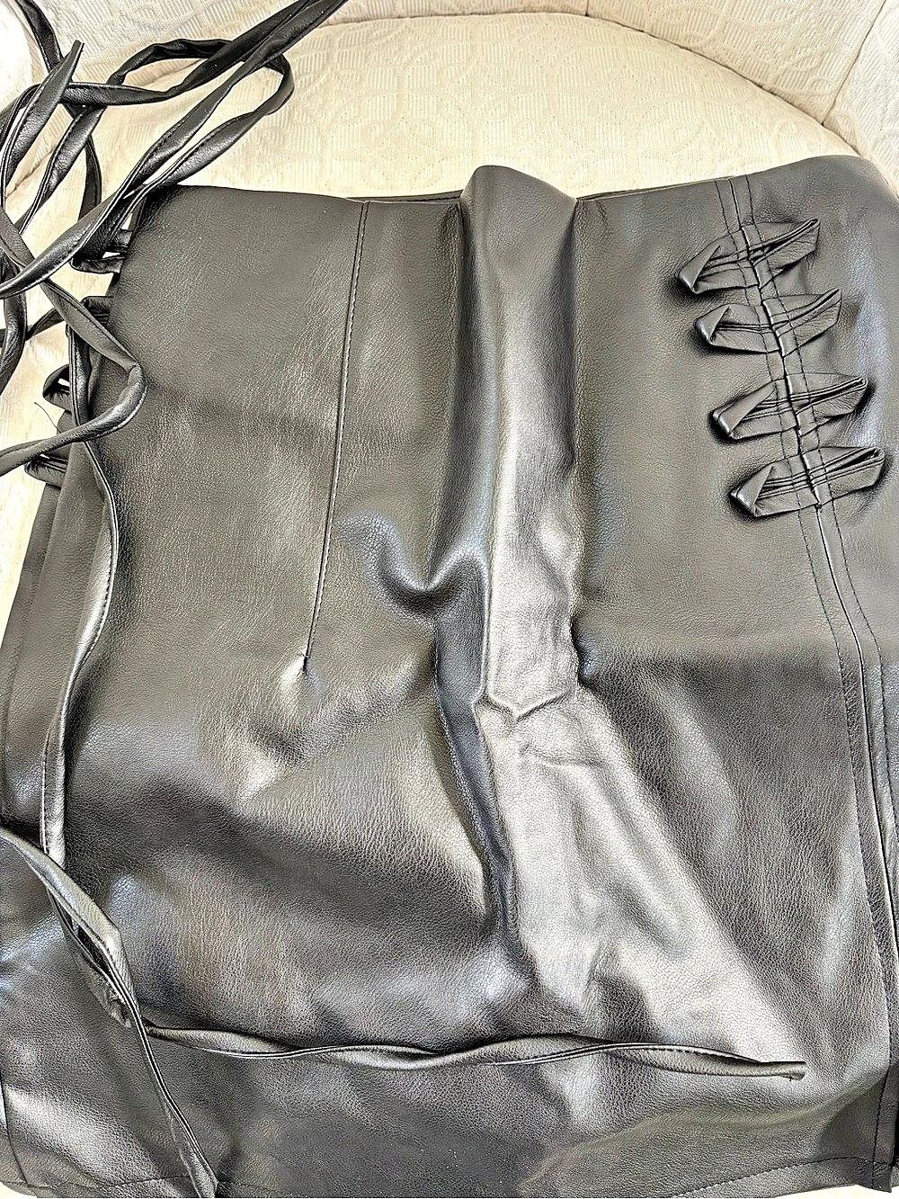 Black, pleather, lace up
Mini Skirt New